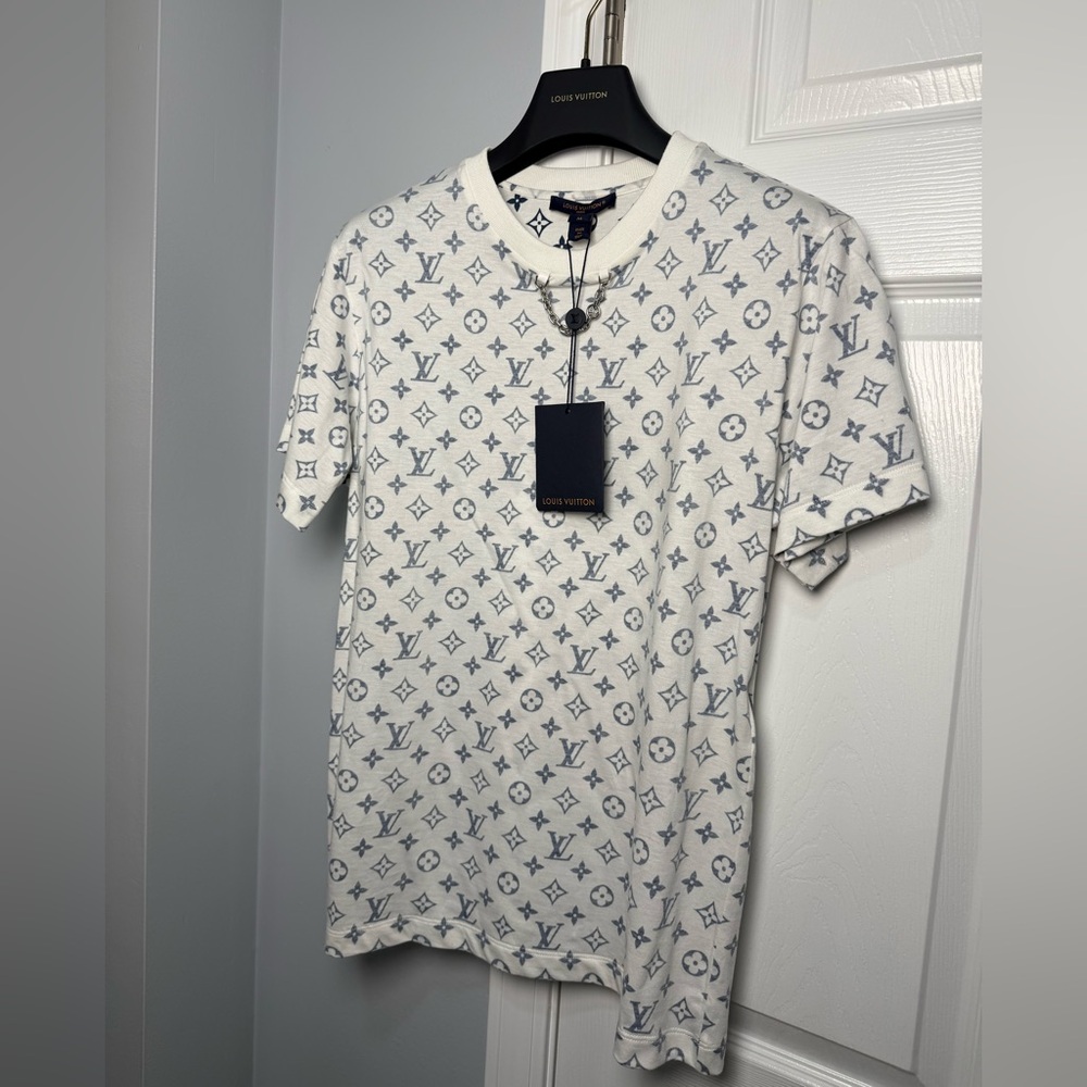 Louis Vuitton Escale Monogram Printed T-Shirt - Picture 16 of 16